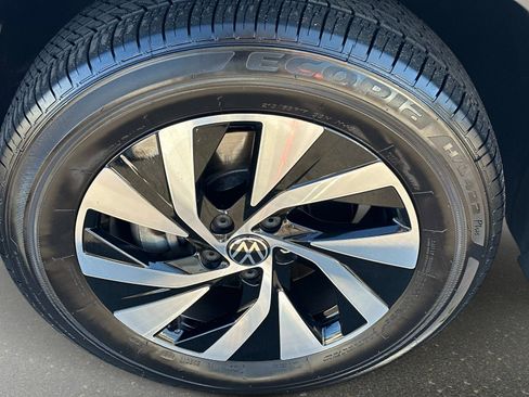 Certified 2025 Volkswagen Tiguan S image 10