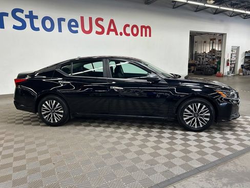 Used 2025 Nissan Altima 2.5 SV FWD image 8