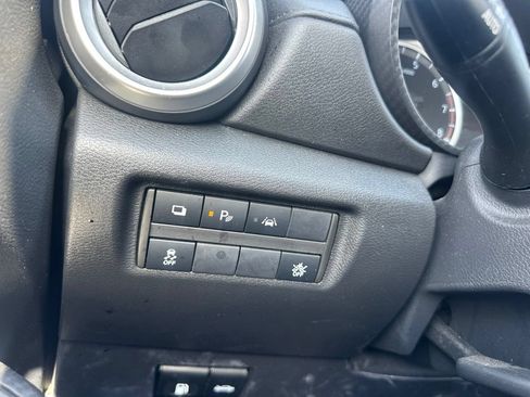 Used 2022 Nissan Versa S FWD image 25
