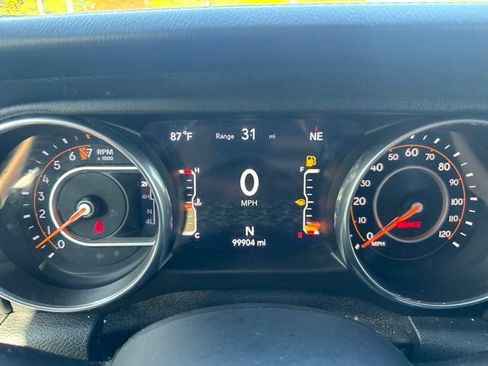 Used 2018 Jeep Wrangler Unlimited Sahara AWD/4WD image 11