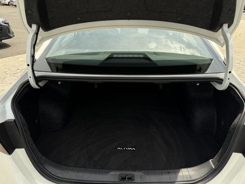 Used 2025 Nissan Altima 2.5 SV w/ SV Premium Package FWD image 12