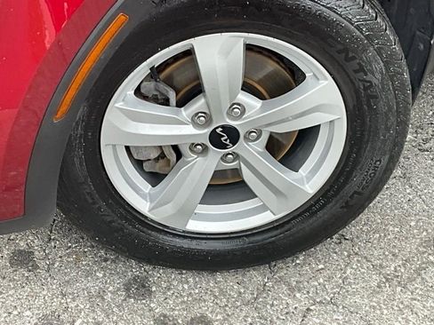 Used 2023 Kia Sorento LX image 4