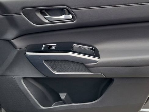New 2026 Nissan Pathfinder SL FWD image 34