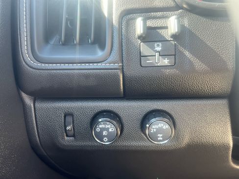 Used 2022 GMC Canyon Denali w/ Denali Black Edition Package image 14