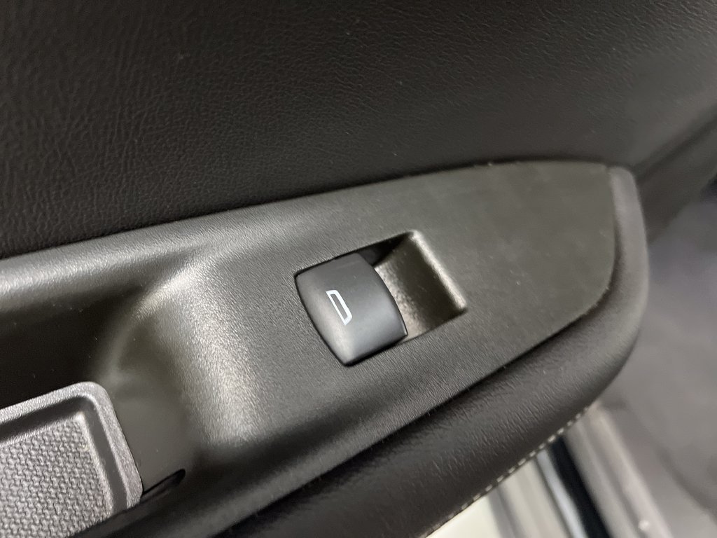 Used 2025 Chevrolet Blazer LT FWD image 20