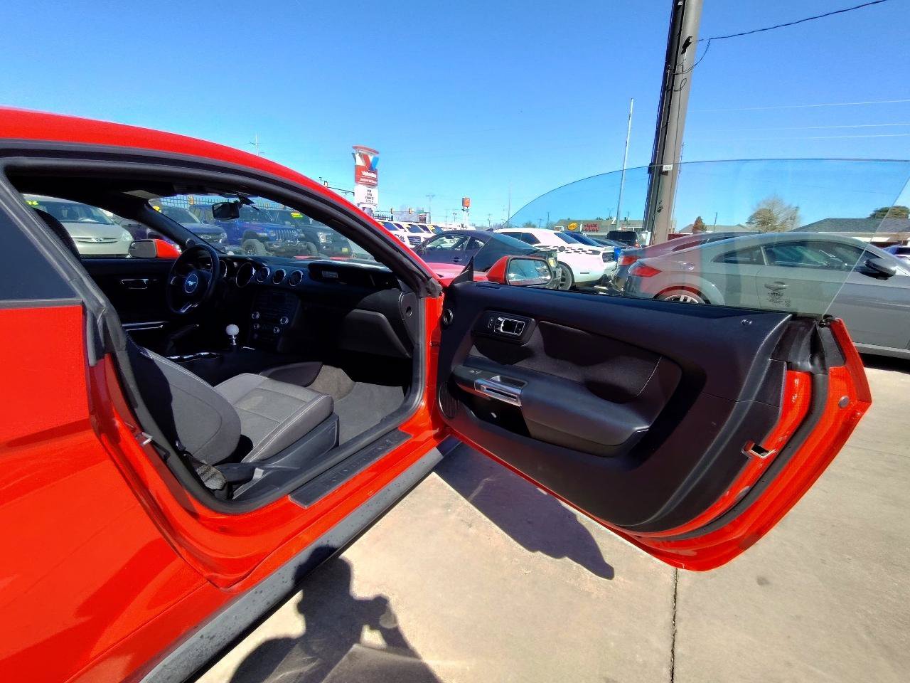 Used 2017 Ford Mustang Coupe RWD image 24