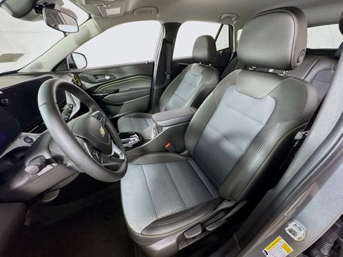 Used 2025 Chevrolet Trax LT w/ LT Convenience Package image 14