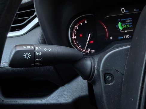 Used 2025 Toyota RAV4 XLE FWD image 36