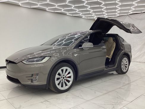 Used 2016 Tesla Model X 75D image 14