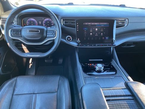 Used 2024 Jeep Wagoneer L Series II image 4