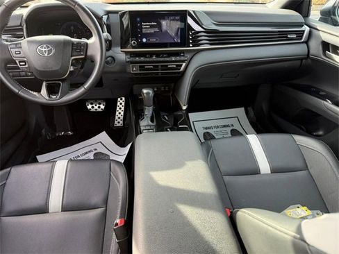 Used 2025 Toyota Camry SE image 12