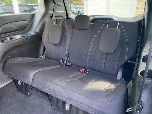 Used 2021 Chrysler Pacifica Touring w/ Uconnect Theater Family Group AWD/4WD image 12
