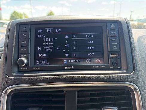 Used 2019 Dodge Grand Caravan SXT w/ Rear Park Assist Package FWD image 15