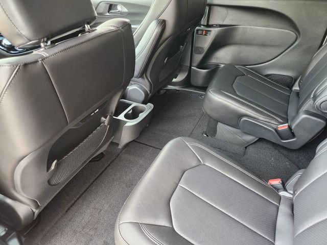 New 2026 Chrysler Pacifica Select FWD image 21