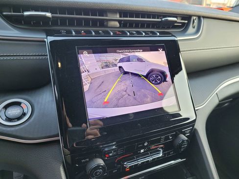 New 2025 Jeep Grand Cherokee L Altitude image 15