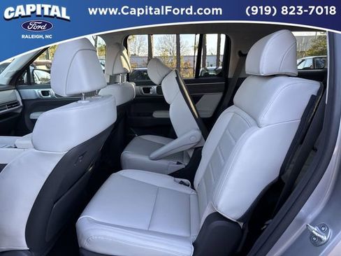 Used 2024 Hyundai Santa Fe Calligraphy w/ Tow & Go Package image 16