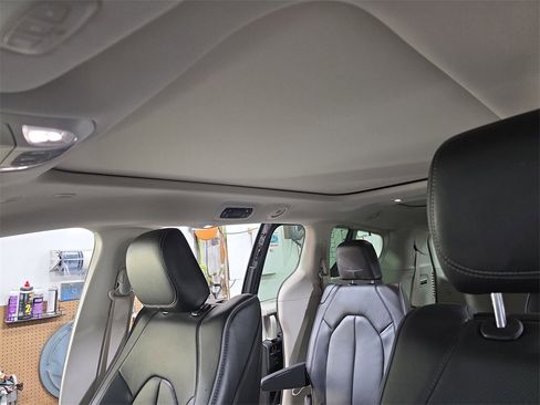 Used 2020 Chrysler Pacifica Limited w/ Tire & Wheel Group image 32