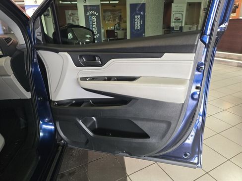 Used 2018 Honda Odyssey Touring image 11