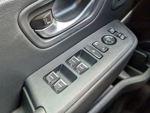 Used 2025 Honda Pilot Black Edition image 28