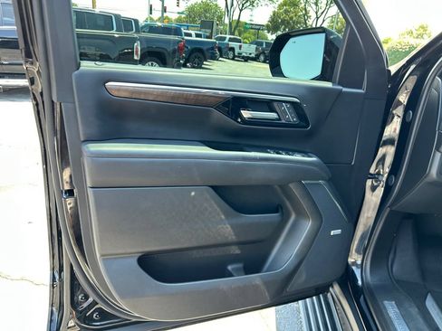 Certified 2025 Chevrolet Tahoe High Country AWD/4WD image 17