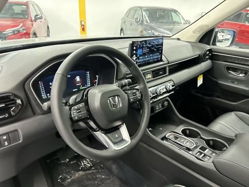 Used 2025 Honda Pilot Elite image 24
