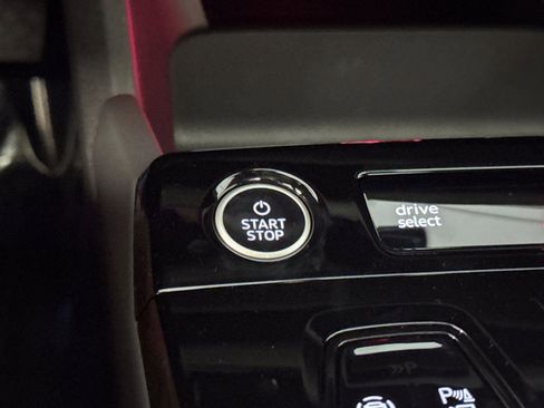 New 2025 Audi Q6 e-tron Premium Plus image 21