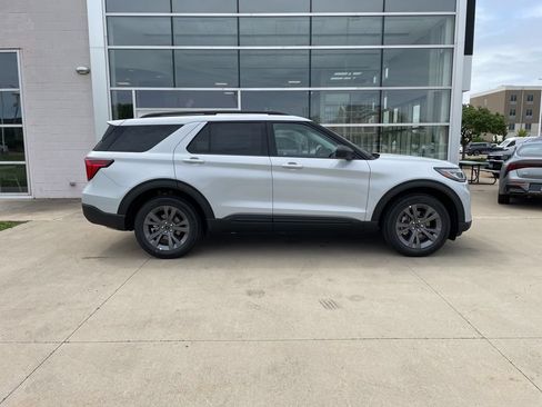 New 2026 Ford Explorer Active w/ Active Comfort Package AWD/4WD image 4