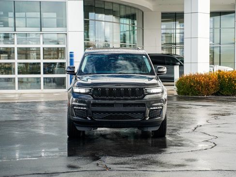 Used 2023 Jeep Grand Cherokee L Limited w/ Black Appearance Package image 2