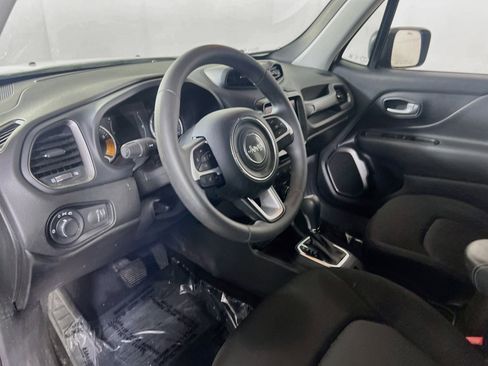 Used 2023 Jeep Renegade Latitude AWD/4WD image 9