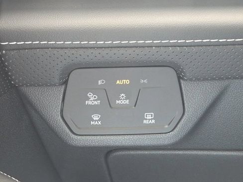 Used 2024 Volkswagen Atlas Cross Sport SE AWD/4WD image 29