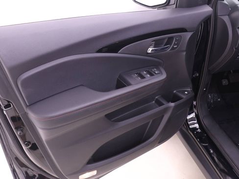 Certified 2025 Honda Ridgeline Black Edition image 9