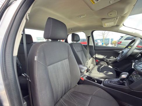 Used 2018 Ford Focus SE FWD image 33