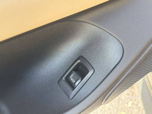 Used 2023 BMW i4 eDrive40 w/ Premium Package RWD image 27
