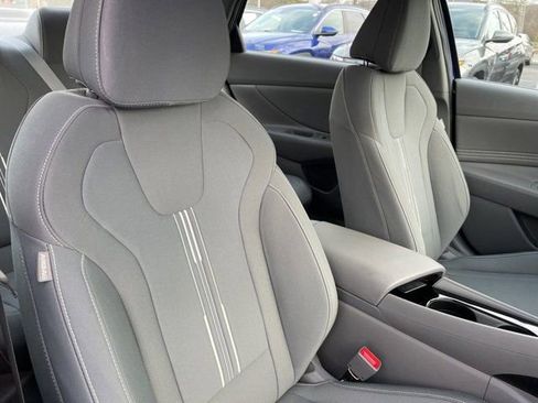 Used 2023 Hyundai Elantra SEL w/ Convenience Package FWD image 9