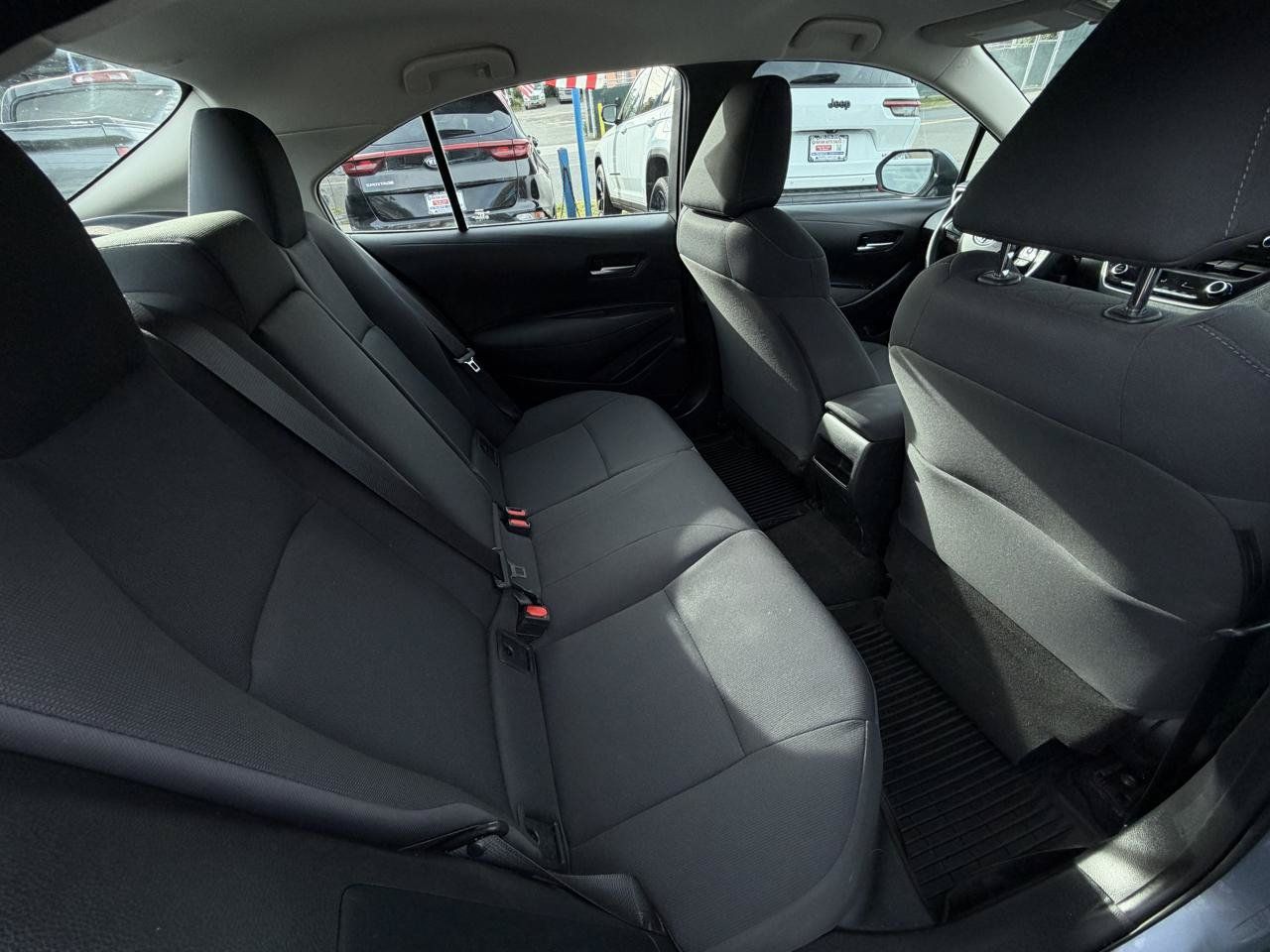 Used 2021 Toyota Corolla LE FWD image 18