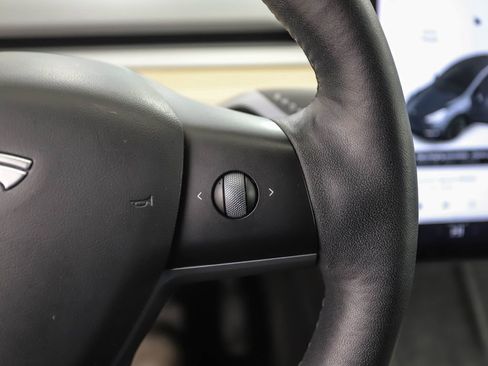 Used 2021 Tesla Model Y Long Range image 13