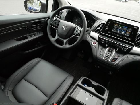 Certified 2026 Honda Odyssey EX-L image 9