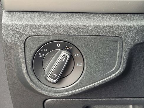 Used 2022 Volkswagen Atlas Cross Sport SE image 19