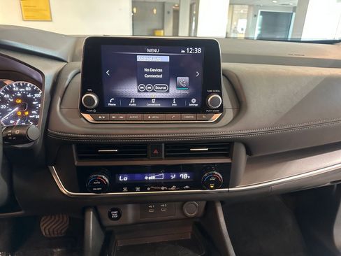 Used 2025 Nissan Rogue SV image 17