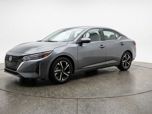 Used 2025 Nissan Sentra SV image 3