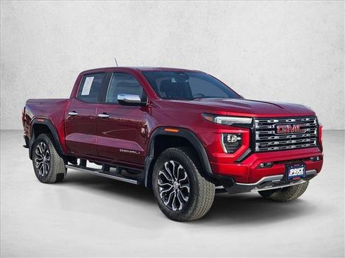 Used 2023 GMC Canyon Denali image 3