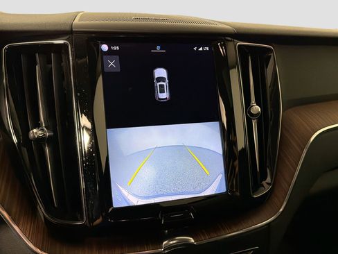 Certified 2023 Volvo XC60 B5 Plus AWD/4WD image 14