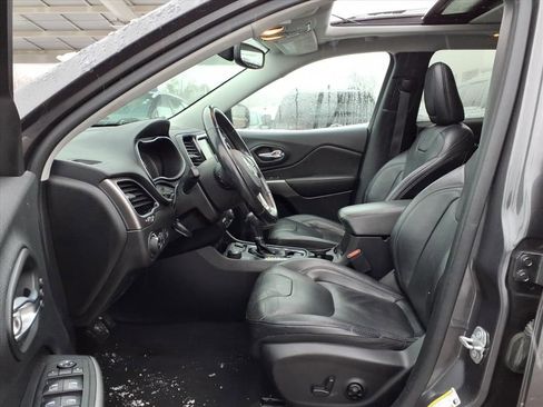 Used 2019 Jeep Cherokee Limited image 17