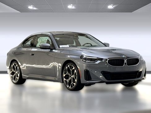 Used 2025 BMW 230i Coupe w/ Convenience Package image 7