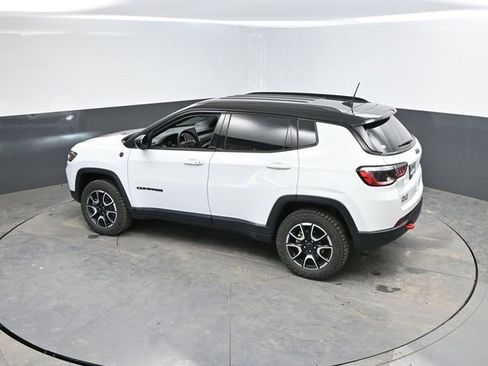 Used 2025 Jeep Compass Trailhawk image 42