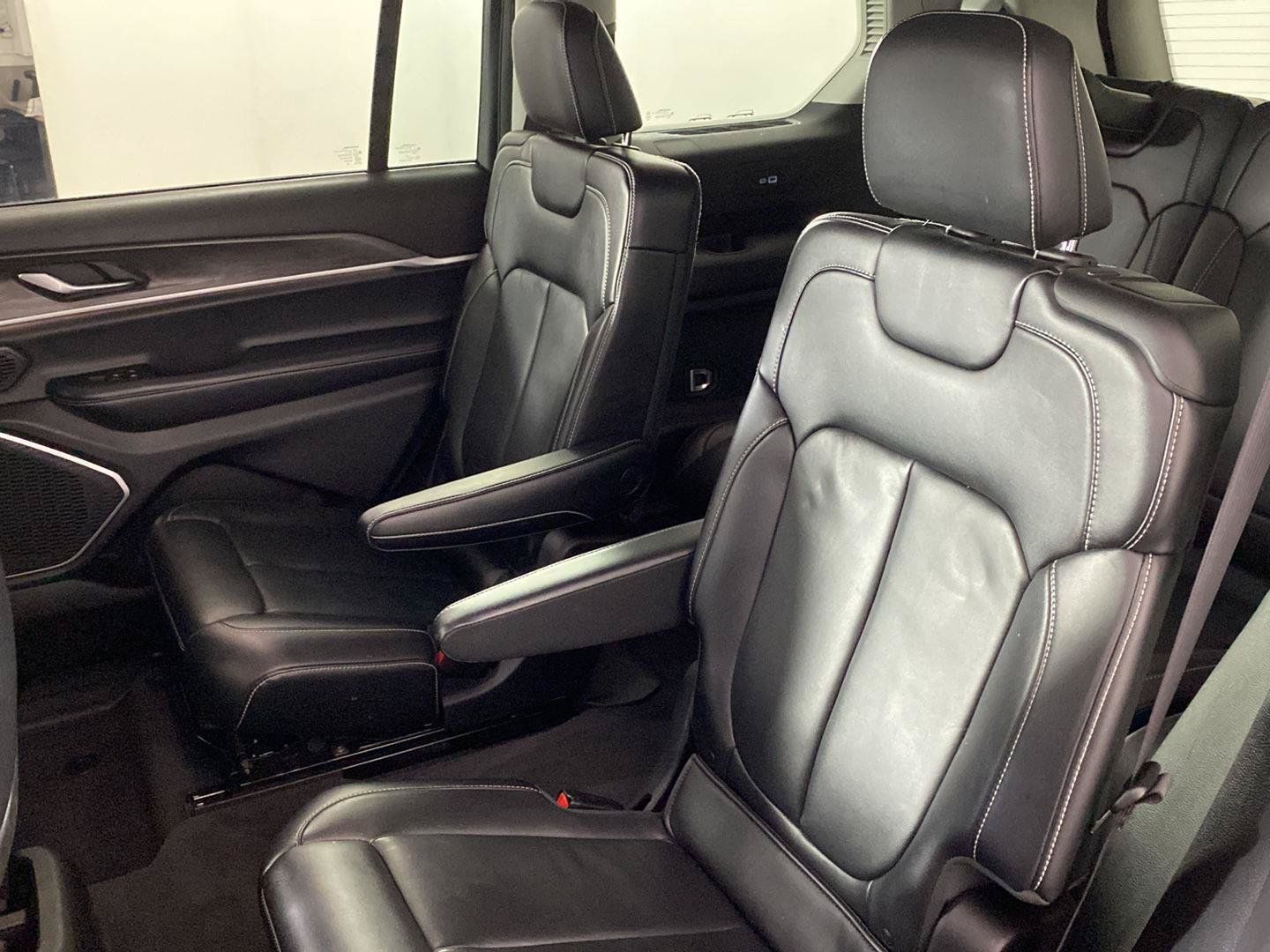 Used 2021 Jeep Grand Cherokee L Limited w/ MOPAR Finishing Package AWD/4WD image 4