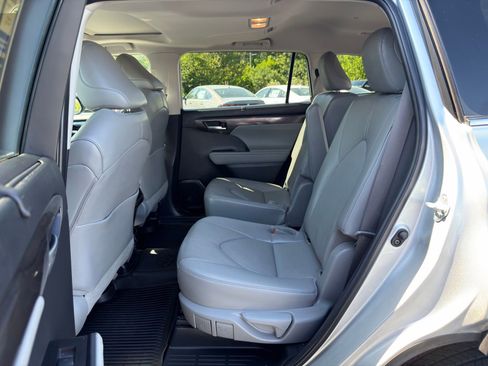 Used 2023 Toyota Highlander Limited AWD/4WD image 29