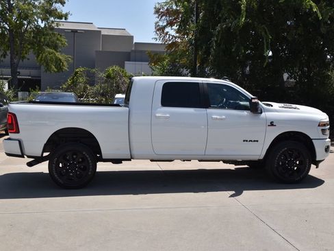 Used 2025 RAM 2500 Laramie w/ Night Edition AWD/4WD image 6