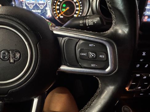 Used 2020 Jeep Gladiator Overland w/ Safety Group image 23