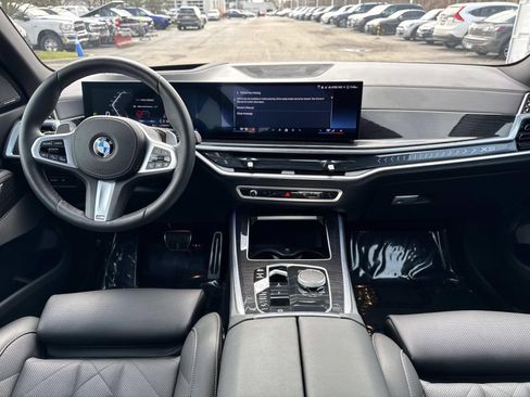 Used 2025 BMW X5 xDrive40i w/ M Sport Package AWD/4WD image 15